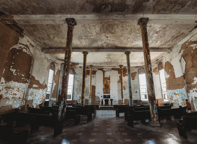 Photography at the Ohio State Reformatory taken by Melanie DeFazio.
