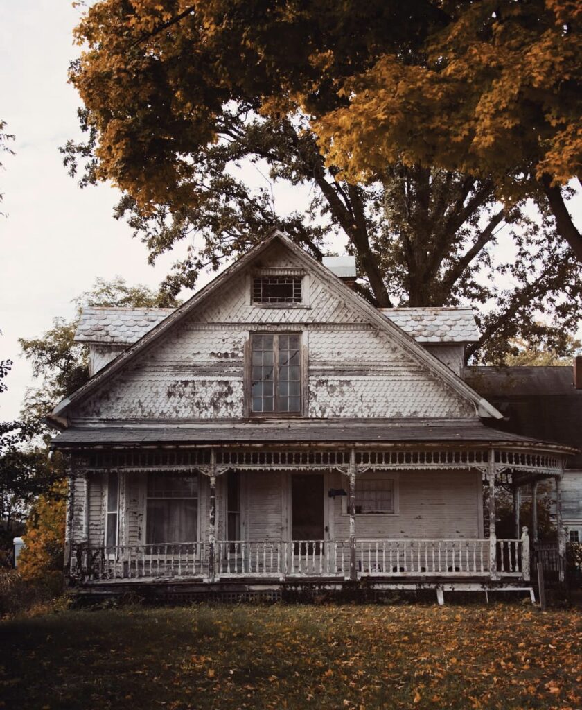 Photograph of old home by Melanie DeFazio